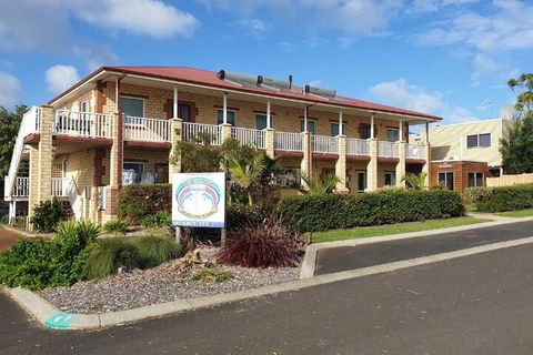 Baywatch Manor Augusta - Holiday Cairns 6