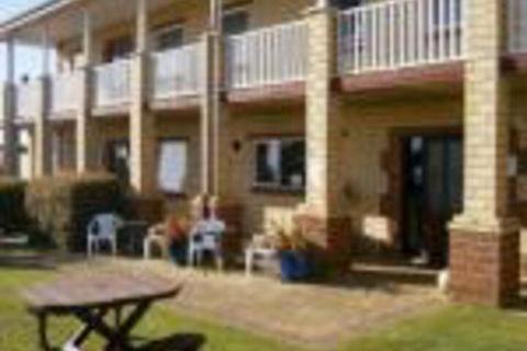 Baywatch Manor Augusta - Holiday Cairns 0