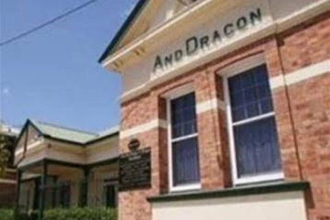 The Old George & Dragon Guesthouse - Holiday Cairns 6