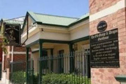 The Old George & Dragon Guesthouse - Holiday Cairns 5