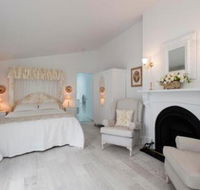 White Dove Cottage Bed  Breakfast - Holiday Cairns