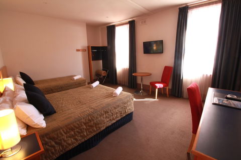 Central Hotel Hobart - Holiday Cairns 5