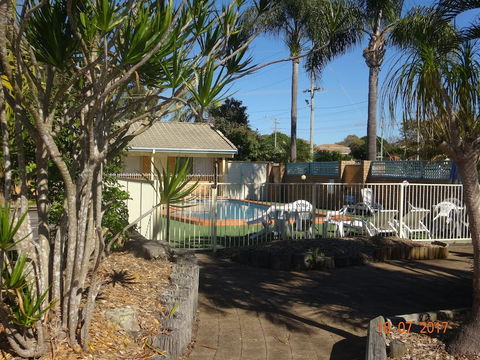 Forster Palms Motel - Holiday Cairns 3