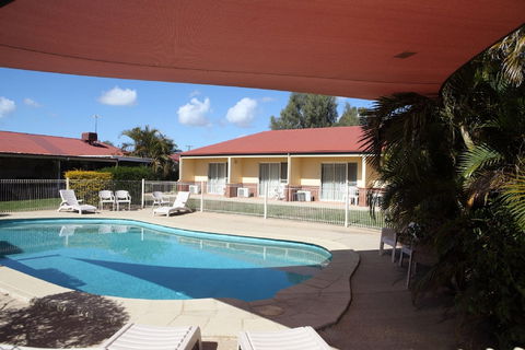 Emerald Explorers Inn - Holiday Cairns 1