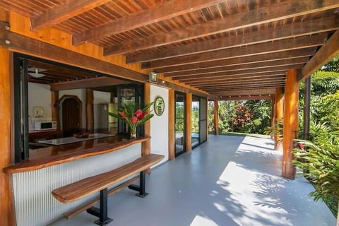 Daintree Manor Bed & Breakfast - Holiday Cairns 1