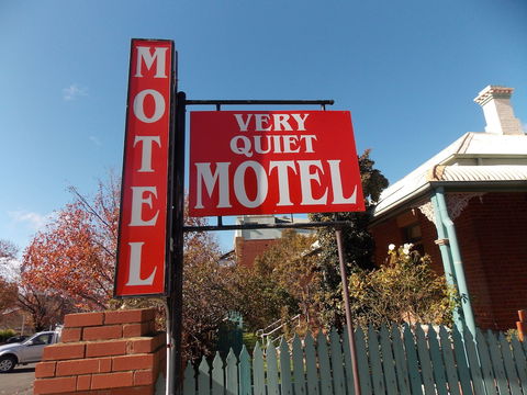 Cowra Crest Motel - Holiday Cairns 0