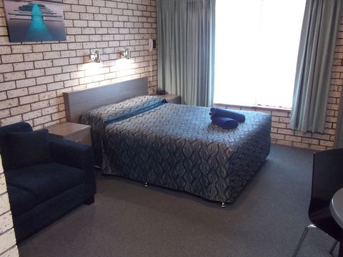 Cowra Crest Motel - Holiday Cairns 5