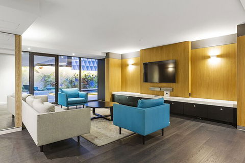 LAURENT Views Of MCG & Yarra River + Fed Square - Holiday Cairns 6
