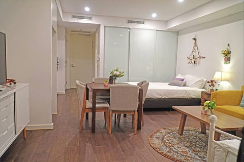 C08-darling Harbour Studio - Holiday Cairns 2