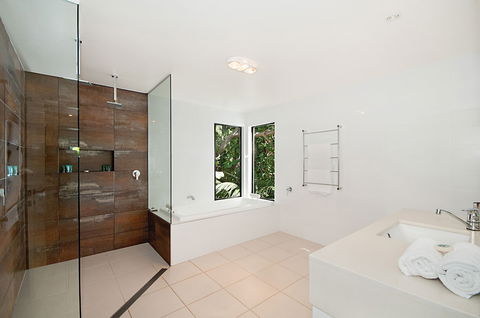 A PERFECT STAY - The Hawk At Wategos - Holiday Cairns 5