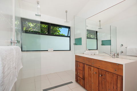 A PERFECT STAY - The Hawk At Wategos - Holiday Cairns 4