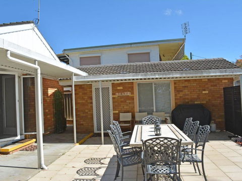 Wanda Magic 19 Randall Drive Beautiful Water Front House - Holiday Cairns 2