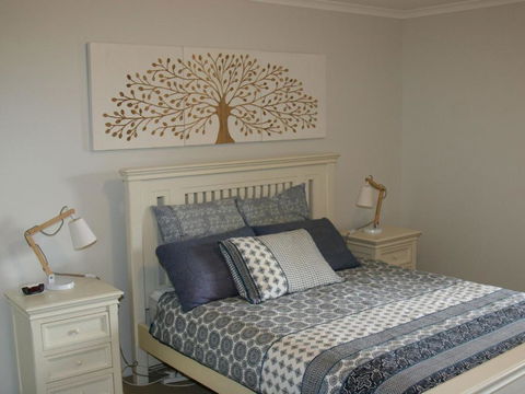 1 The Clippers 131 Soldiers Point Road Fabulous Waterfront Unit - Holiday Cairns 3