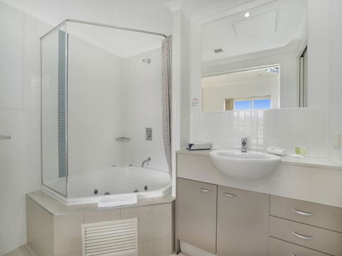 Hinterland Luxury 1 Bedroom Hinterland View Apt - Holiday Cairns 6