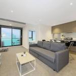 A Modern & Central Apt With Beautiful City Views - Holiday Cairns 0