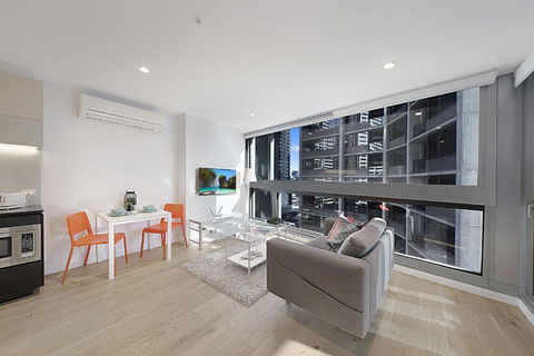 A Bright & Modern CBD Apt Next To Southern Cross - Holiday Cairns 2