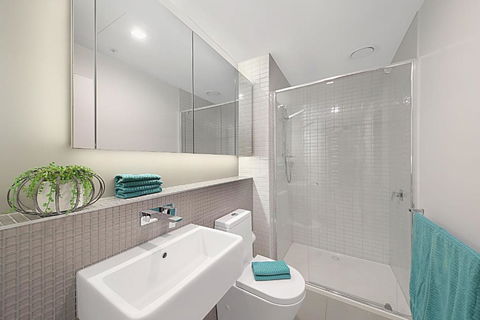 A Bright & Modern CBD Apt Next To Southern Cross - Holiday Cairns 4