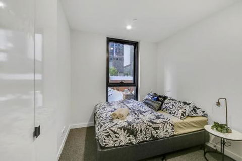 A Modern 2BR Apt 5 Min Walk To Melbourne Central - Holiday Cairns 3