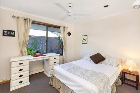 Schirmann Waterfront Home - Holiday Cairns 3