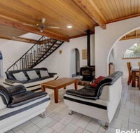 31 Rest Point Absolute Waterfront with Jetty - Holiday Cairns