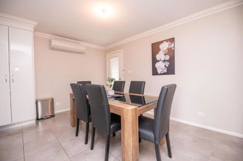 Wonderful Windred Modern Comfy Quiet - Holiday Cairns 2
