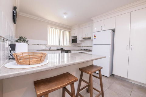 Wonderful Windred Modern Comfy Quiet - Holiday Cairns 6