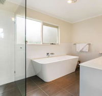 Lighthouse Cottage - Holiday Cairns