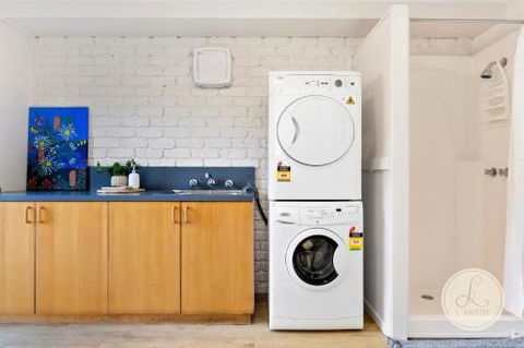 TASSIE SEASIDE SERENITY LAbode Accommodation - Holiday Cairns 3