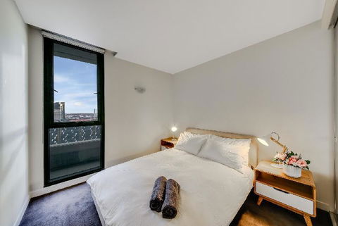 A Modern 2BR CBD Apt City Views FREE Parking - Holiday Cairns 6