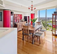 Luxury 3BR Apt with Incredible Views - Holiday Cairns