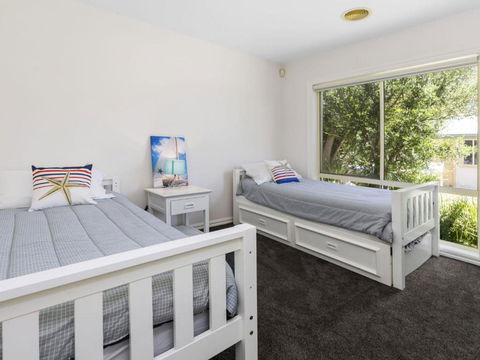 DIAMOND BAY RETREAT SORRENTO - Holiday Cairns 1