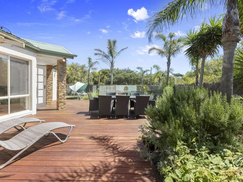 DIAMOND BAY RETREAT SORRENTO - Holiday Cairns 6