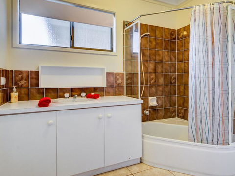 Cuttriss By The Beach - Holiday Cairns 4