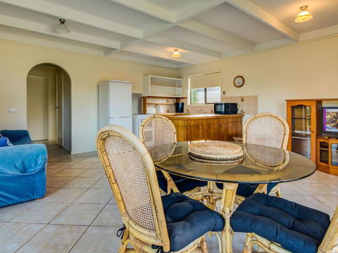 Cuttriss By The Beach - Holiday Cairns 5