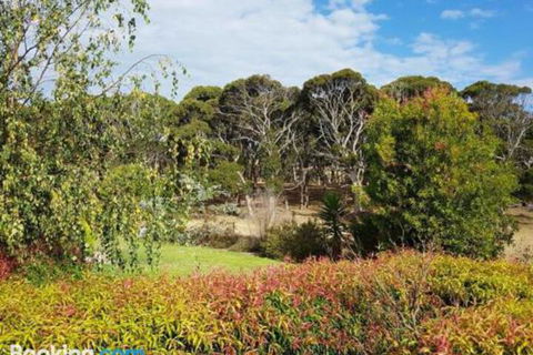 The Old Picnic Ground At Ironstone B & B - Holiday Cairns 0
