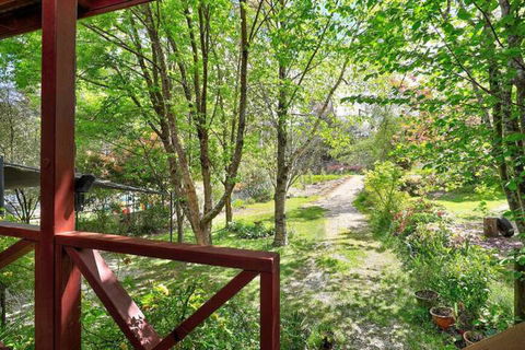 Mountain Den - Holiday Cairns 5