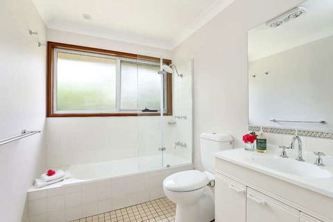 Mountain Den - Holiday Cairns 1