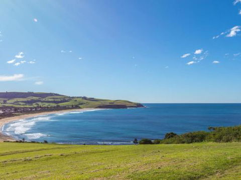 COASTLINE Boat Harbour Gerringong 4pm Check Out Sundays - Holiday Cairns 0