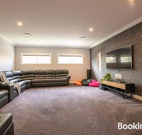 Wentworth Estate 5 Bedroom Luxury Home Sleeps 12 - Holiday Cairns