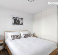 Brand new family friendly 3 bed villa walk shops - Holiday Cairns