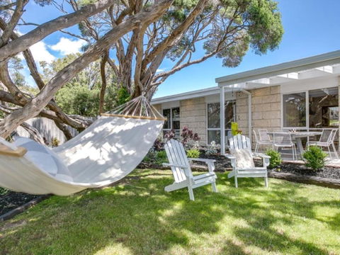 Stunning Sorrento Escape With Pool - Holiday Cairns 5