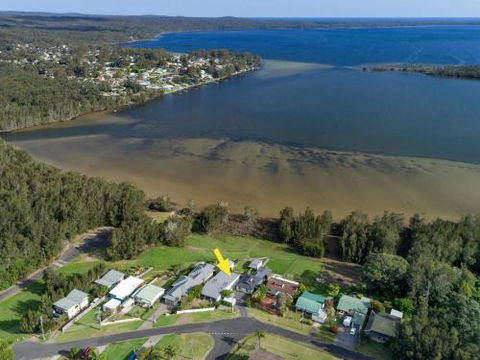 VINCES LANDING OLD EROWAL BAY 4pm Check Out Sundays - Holiday Cairns 0