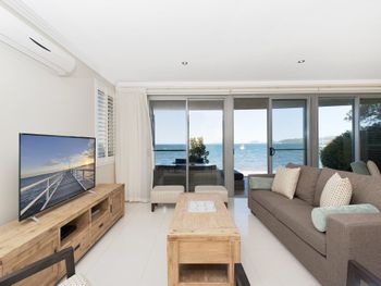 Soldiers Point Road 2 163 Seaside Splendour - Holiday Cairns 2