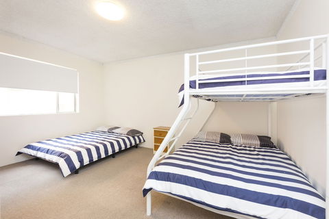 Dolphin Court Unit 1 - Holiday Cairns 2