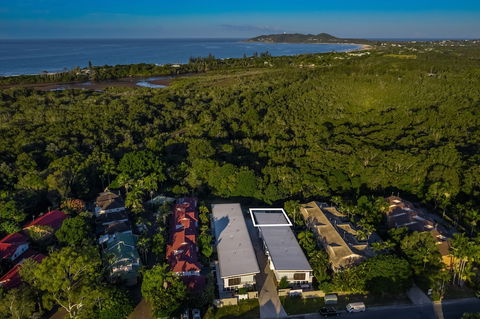 A PERFECT STAY - Byron Sunrise - Holiday Cairns 1