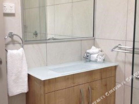 BEST WESTERN CASTLE LODGE MOTEL - Holiday Cairns 3