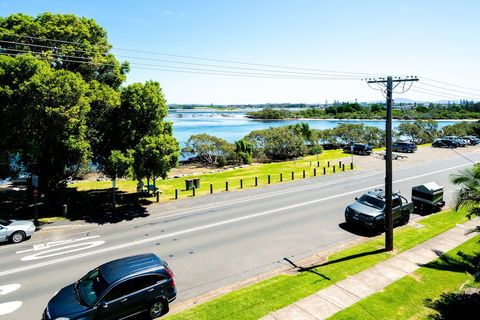 Sunlake Unit 9 - Holiday Cairns 1