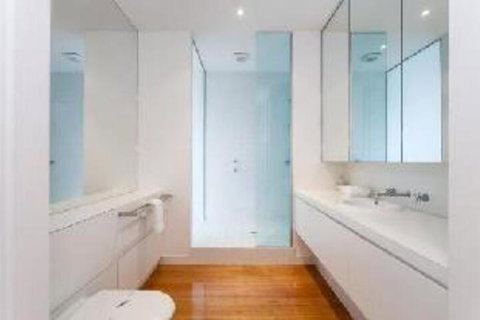Anglesea Surf Beach Apartments - Holiday Cairns 1