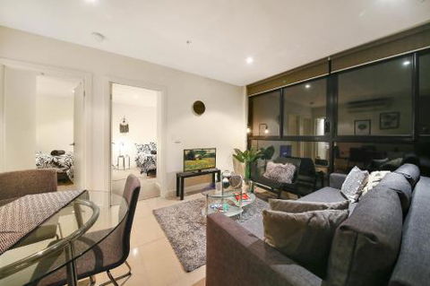 A Cozy 2BR CBD Apartment Near Bourke St. Mall - Holiday Cairns 0