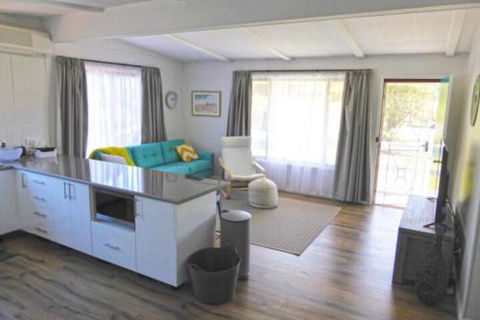 The Relax Shack At Culburra Beach Sleeps 7 - Holiday Cairns 3